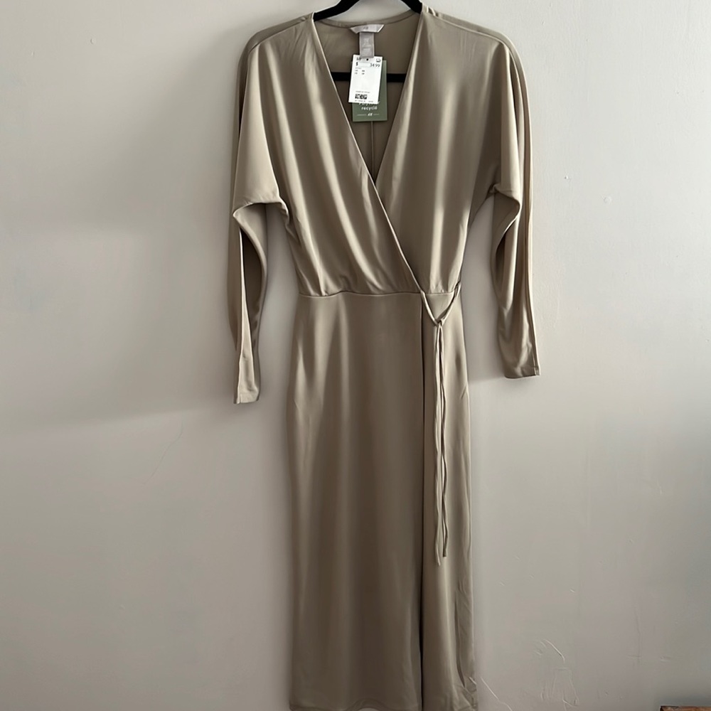 Casual women’s midi dress with long sleeves